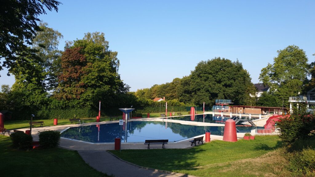 Der Blick in das Friedrichsthaler Freibad